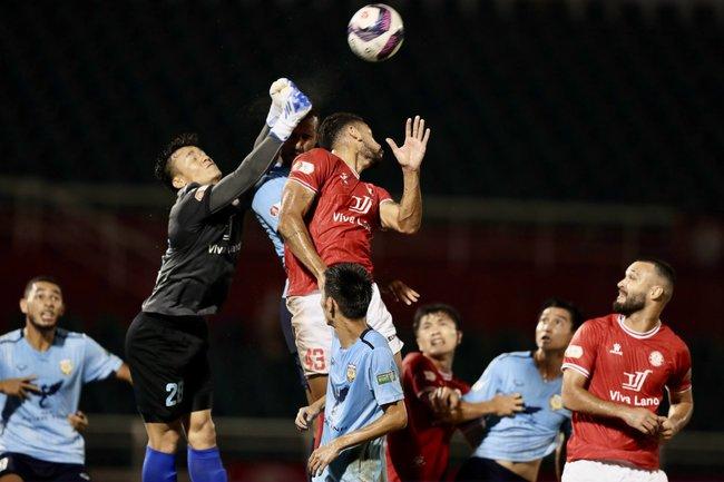 Vì sao CLB TP.HCM không giữ chân thủ môn Bùi Tiến Dũng?-2