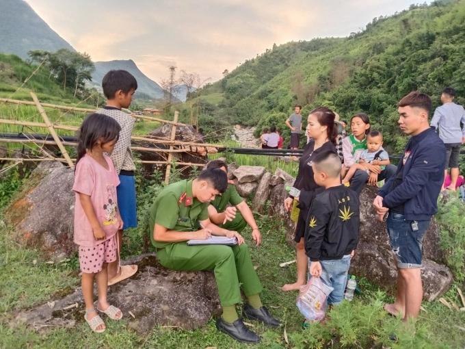 Du khách đi Sapa bị nước cuốn mất tích sau khi trượt chân xuống suối-2