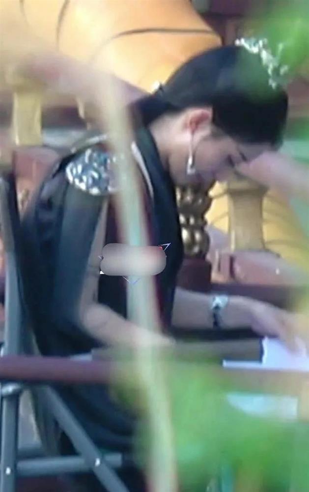 Triệu Lệ Dĩnh trên phim trường: mang nhiều trợ lý, lạnh nhạt với bạn diễn-3