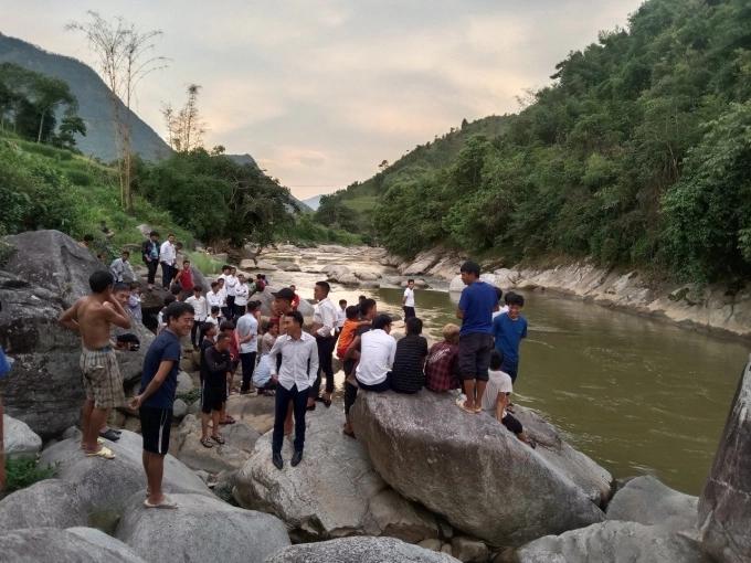 Du khách đi Sapa bị nước cuốn mất tích sau khi trượt chân xuống suối-1