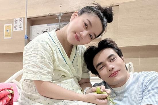 Vợ Lê Dương Bảo Lâm vừa sinh đã bị chê 'quảng cáo giả trân'