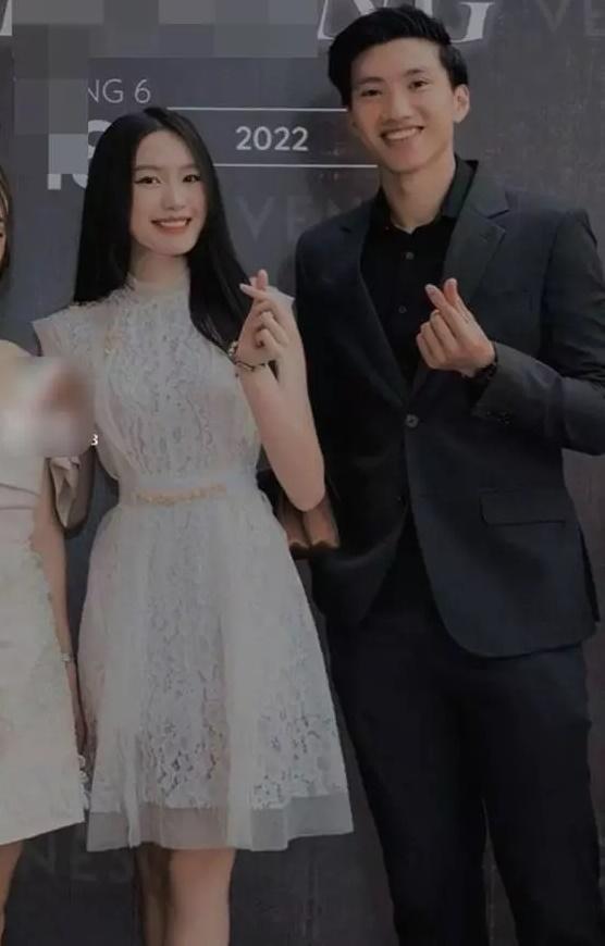 Tóm gọn Đoàn Văn Hậu và Doãn Hải My tình tứ trên đường-10