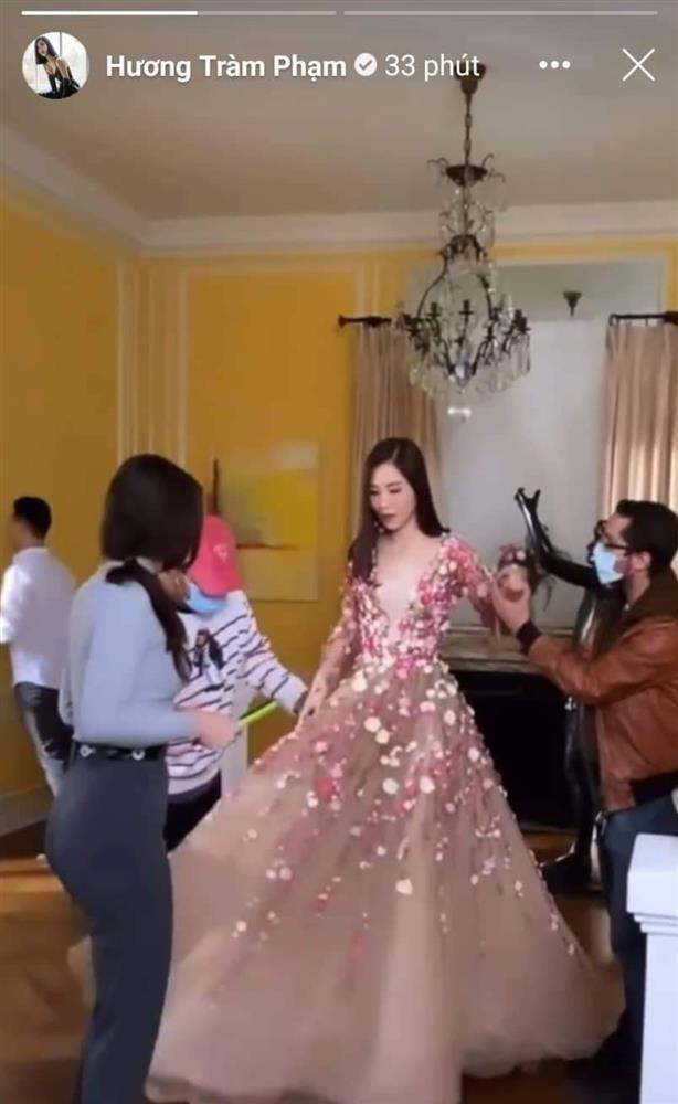 Hương Tràm đi guốc vẫn nấm lùn, phải cần thêm đạo cụ khủng-5