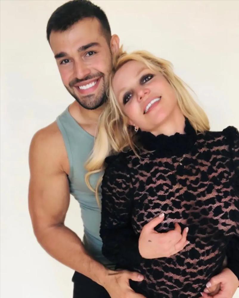 Chồng Britney Spears bênh vợ: Đăng ảnh khỏa thân có gì xấu hổ?-3