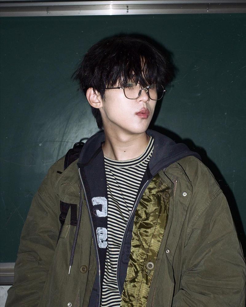 Nam rapper 19 tuổi cầu xin fan hãy ngừng mua album của mình-1