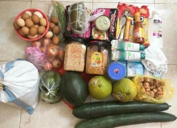 Con nhập học, mẹ chuẩn bị nguyên tiệm tạp hóa mang lên thành phố-4