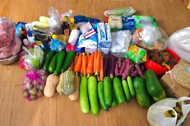 Con nhập học, mẹ chuẩn bị nguyên tiệm tạp hóa mang lên thành phố-5