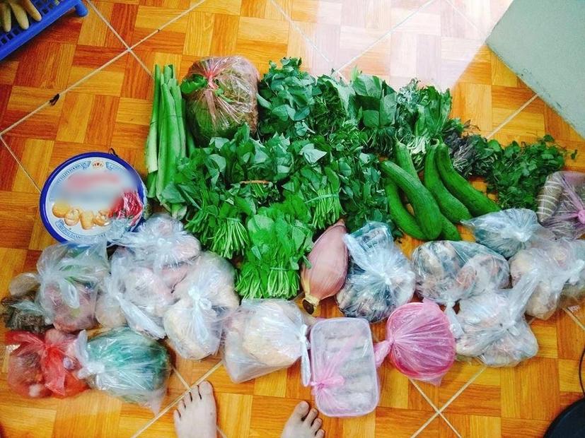 Con nhập học, mẹ chuẩn bị nguyên tiệm tạp hóa mang lên thành phố-6