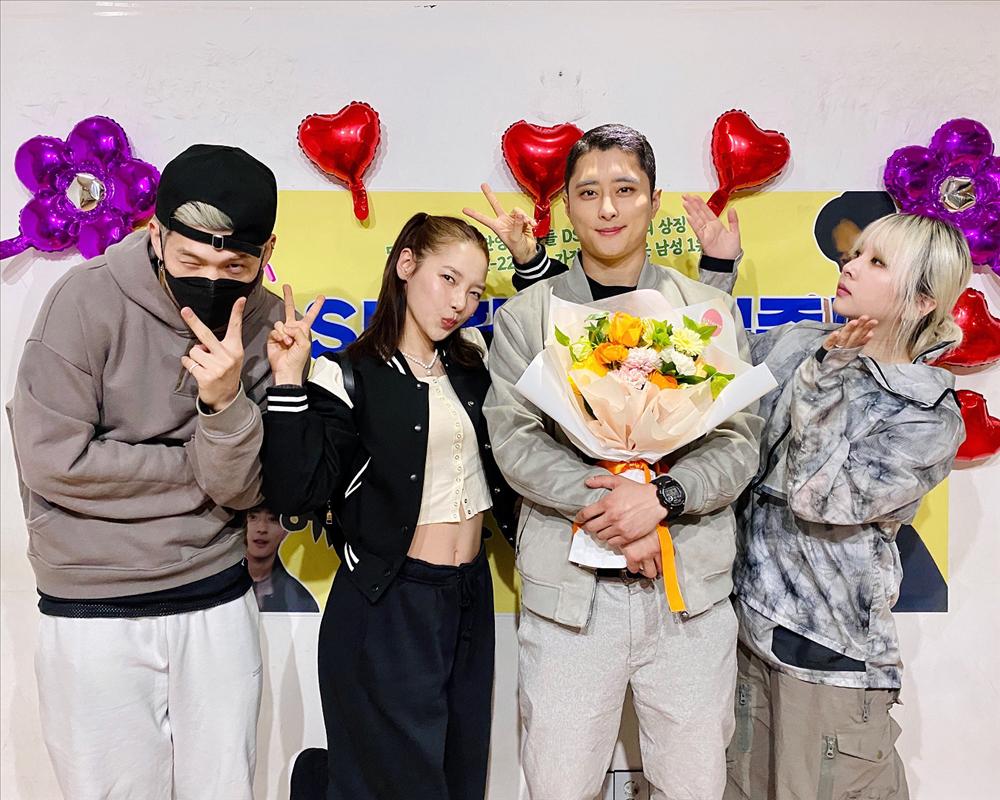 Những nhóm nhạc gây chú ý với chiến thuật không cần trưởng nhóm-4