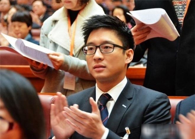 Hot lại ảnh Chương Tử Di dính như sam thiếu gia sòng bạc-4