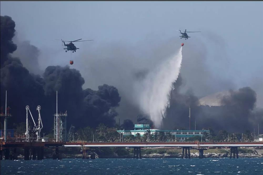 Kho chứa dầu Cuba vẫn cháy ngùn ngụt, thêm bồn chứa bắt lửa-3