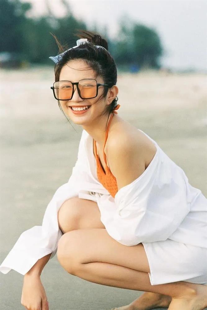 Em út Thương Ngày Nắng Về khoe ảnh nóng bỏng cháy cả Facebook-4