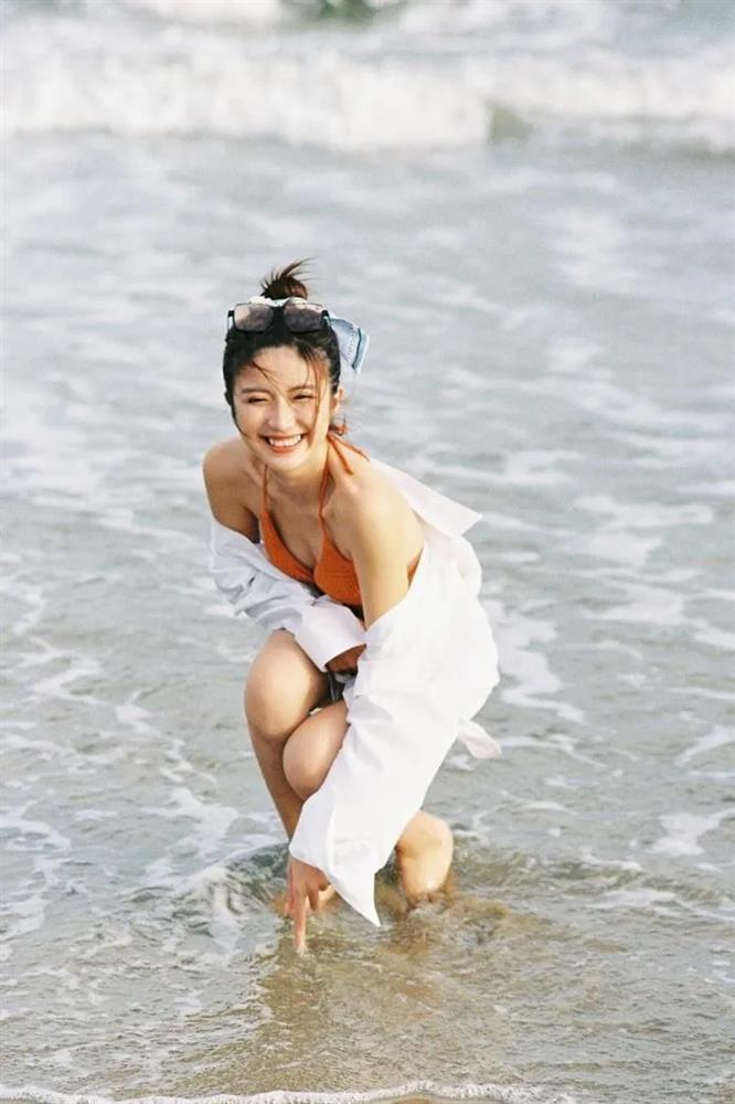 Em út Thương Ngày Nắng Về khoe ảnh nóng bỏng cháy cả Facebook-5