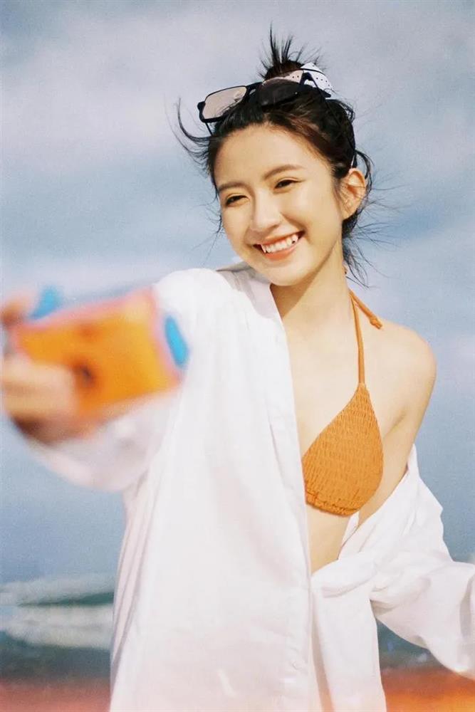 Em út Thương Ngày Nắng Về khoe ảnh nóng bỏng cháy cả Facebook-6