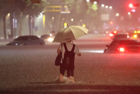Thủ đô Seoul, Hàn Quốc ngập trong 'biển' nước sau trận mưa kỷ lục