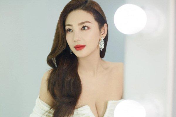 Mỹ nhân phản bội Châu Tinh Trì trẻ đẹp như gái đôi mươi dù đã làm mẹ 2 con, ở tuổi U40-8