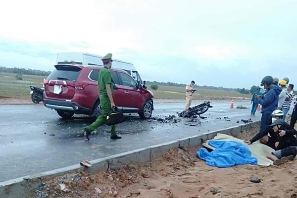 Ô tô mất lái, tông hàng loạt người đứng đổ xăng ở Láng - Ngã Tư Sở-5