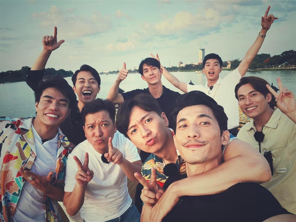 8 sao nam Vbiz hội ngộ, dung mạo Kiều Minh Tuấn chiếm spotlight-1