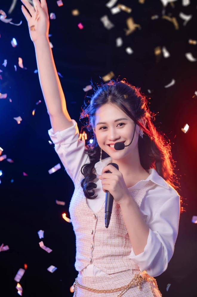 Hot girl, hot boy kẹo kéo gây sốt khi tham gia chương trình truyền hình-1