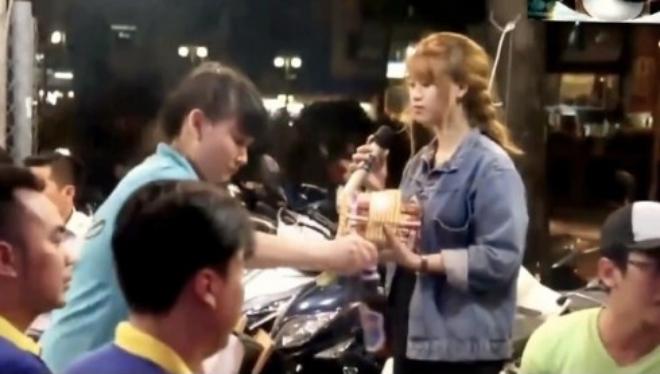 Hot girl, hot boy kẹo kéo gây sốt khi tham gia chương trình truyền hình-2