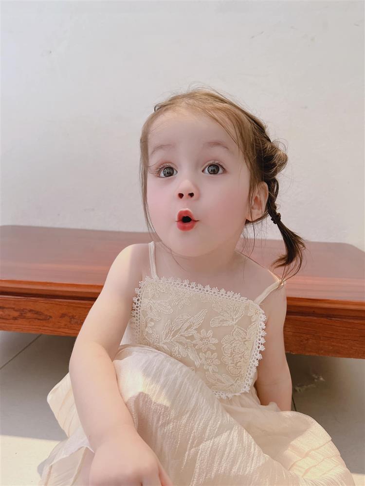 Cô bé con lai đẹp như thiên thần, danh tính bố mẹ choáng hơn-6