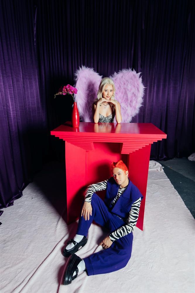 Trọng Hiếu chơi lớn diện crop top khoét ngực, tất tay với MV comeback-6