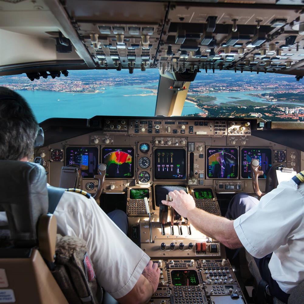 Phi công Anh tiết lộ lý do nghỉ việc khiến ai cũng há hốc mồm-1