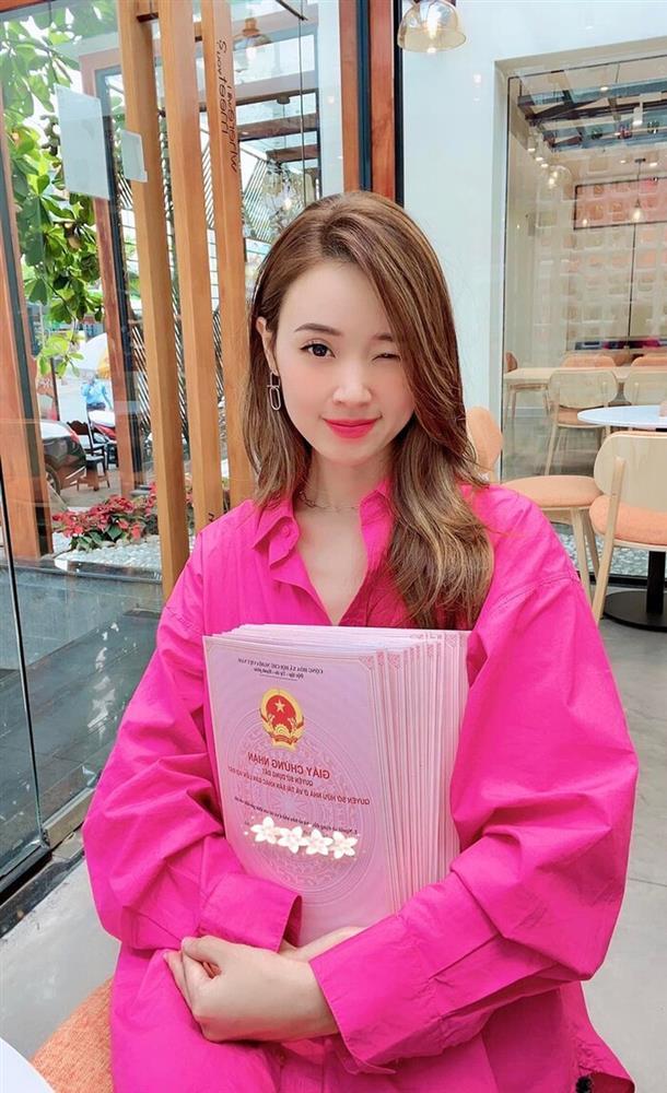 Midu bị chặn đầu xe ô tô, bất ngờ món quà sinh nhật được tặng-5