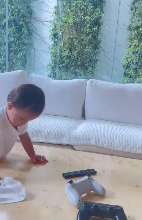 Hồ Ngọc Hà hành cặp song sinh, dân mạng vỗ tay khen ngợi-5