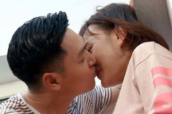 Sự thật ngỡ ngàng đằng sau những cảnh hôn đẹp trên phim Việt-6
