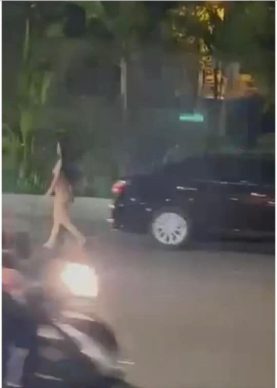 Hotgirl khỏa thân nửa đêm đi lang thang giữa đường phố Hà Nội-2