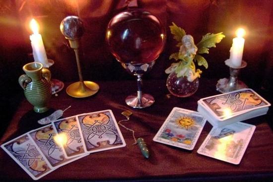 Bói bài Tarot hàng ngày - thứ Bảy ngày 13/8/2022: Bi lụy vì ai?