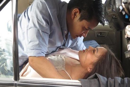 Ngủ với chồng vợ mặc áo lót dày cộm, chồng thủ thỉ 1 câu vợ cởi sạch