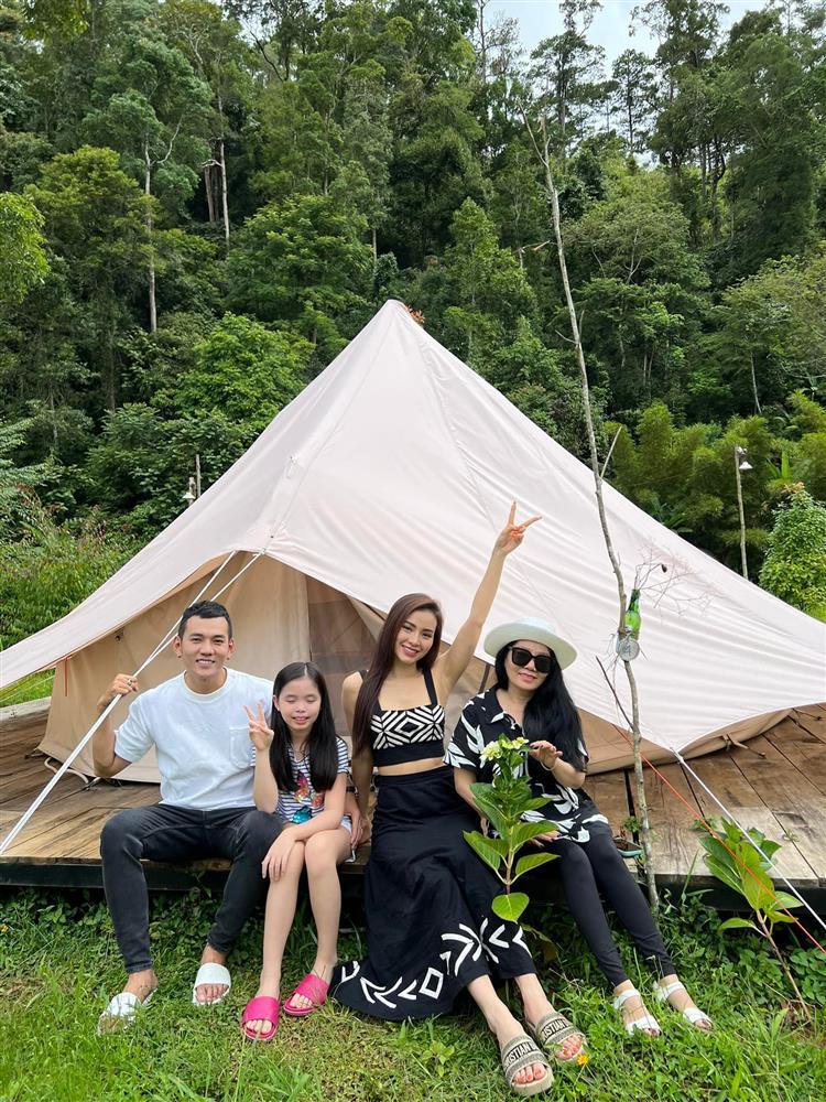 Phương Trinh Jolie hở hết cỡ khi đi du lịch với mẹ chồng-5