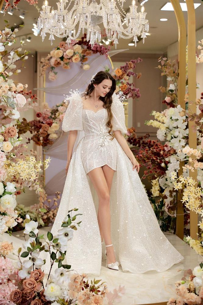 Vợ Bùi Tiến Dũng mặc táo bạo, vác bụng bầu ra sân cổ vũ chồng-5