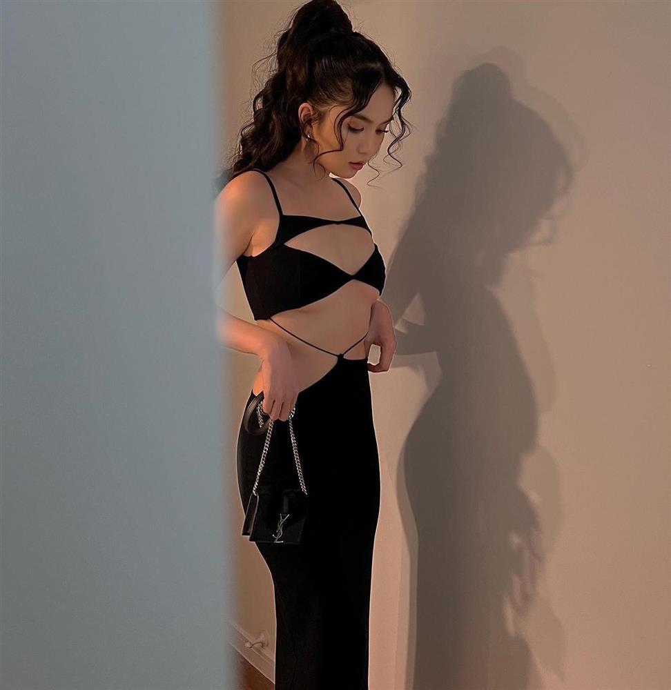 Ngọc Trinh chụp hình, dân mạng soi chiếc bóng chửa-2