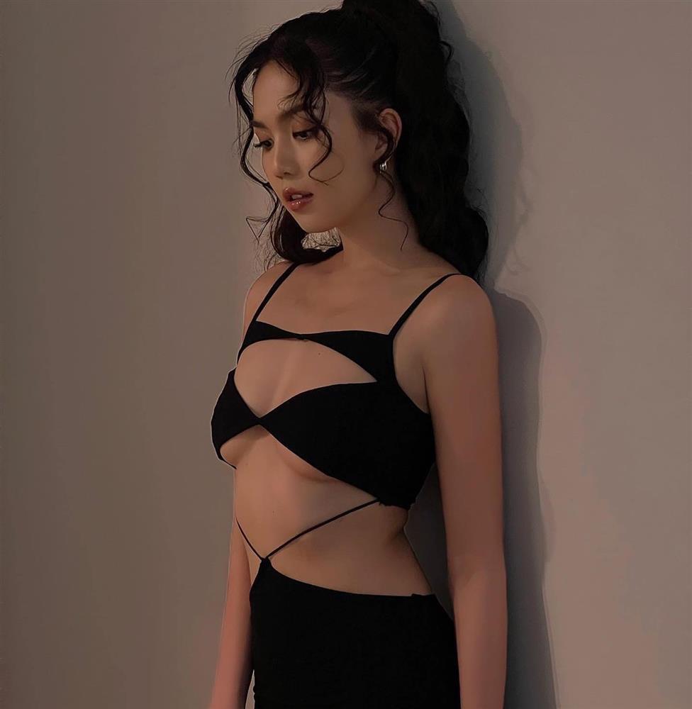 Ngọc Trinh chụp hình, dân mạng soi chiếc bóng chửa-1