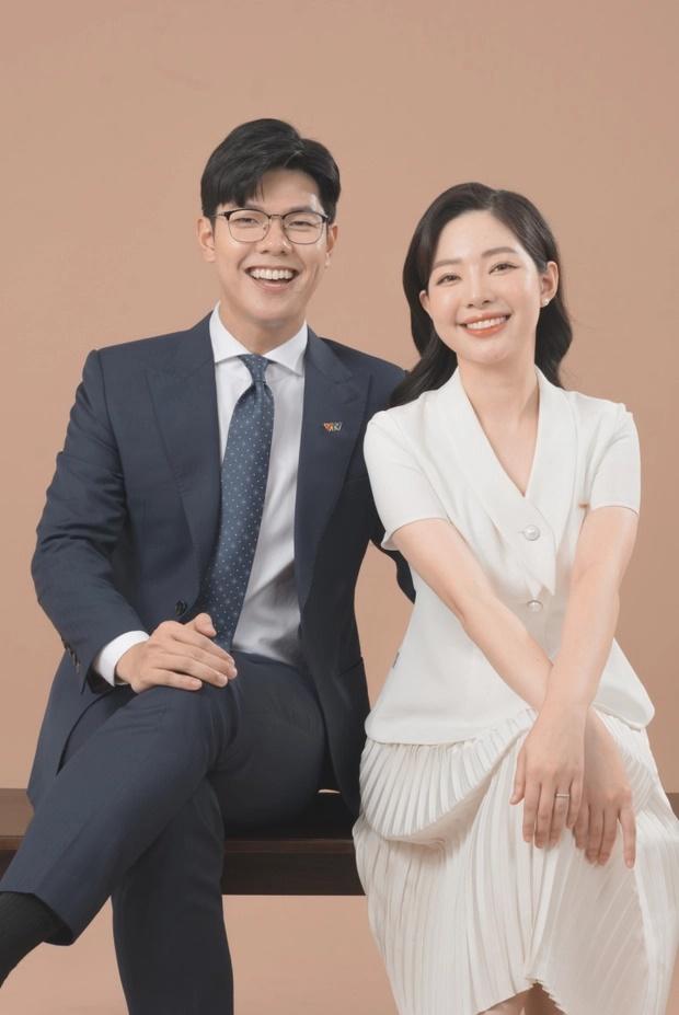 Bật mí về bà xã cùng ngành của 2 nam MC điển trai dẫn sóng VTV-3