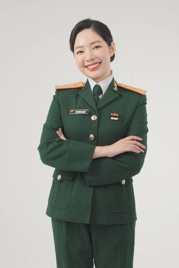 Bật mí về bà xã cùng ngành của 2 nam MC điển trai dẫn sóng VTV-4