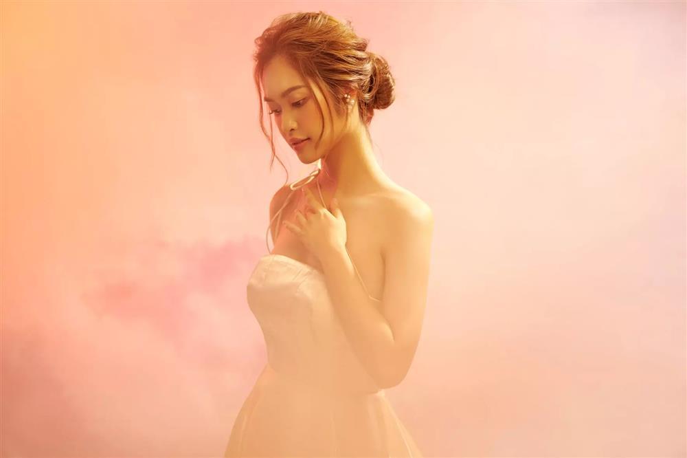 Hoa hậu Nông Thuý Hằng: Gia đình bạn trai tôi cực giàu...-2