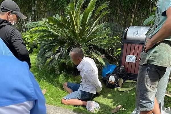 Thanh niên nghi ngáo đá cầm hung khí nhảy múa giữa đường-2