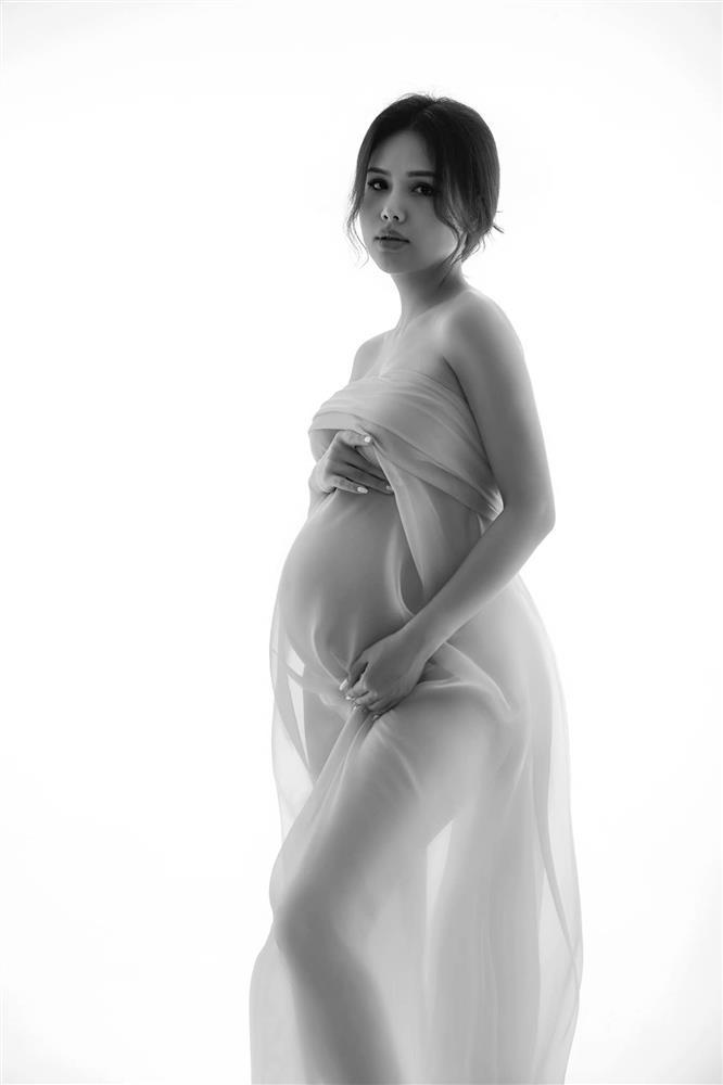 Phanh Lee chăm khoe ảnh hở khi mang thai con đại gia nghìn tỷ-6