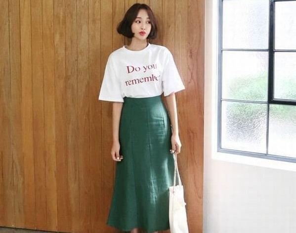 Tips mix chân váy màu xanh rêu chuẩn trend mùa thu-1