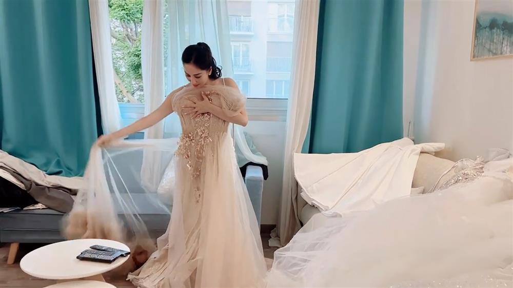 Khánh Thi - Phan Hiển mang 40kg váy cưới sang Pháp bị chê phí phạm-2