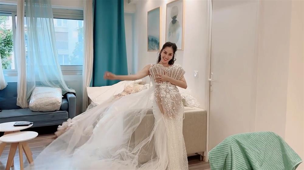 Khánh Thi - Phan Hiển mang 40kg váy cưới sang Pháp bị chê phí phạm-3