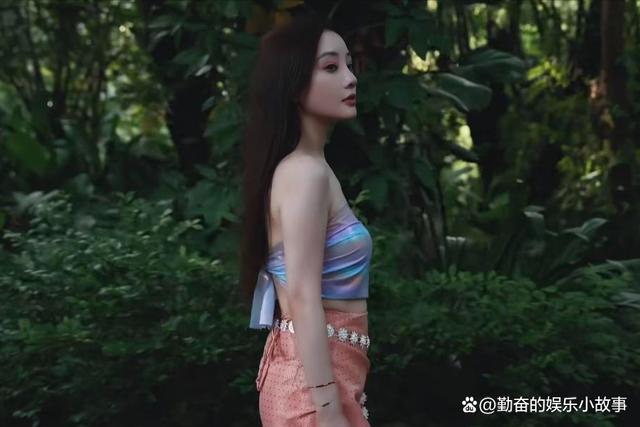 Người đẹp cắm sừng Lý Tiểu Lộ mặc phản cảm chốn tâm linh-1