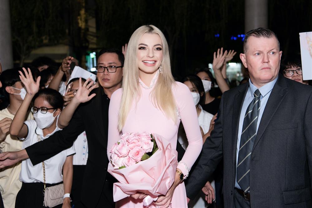 Miss World 2021 là mỹ nhân quốc tế mặc áo dài đẹp nhất khi sang Việt Nam-5