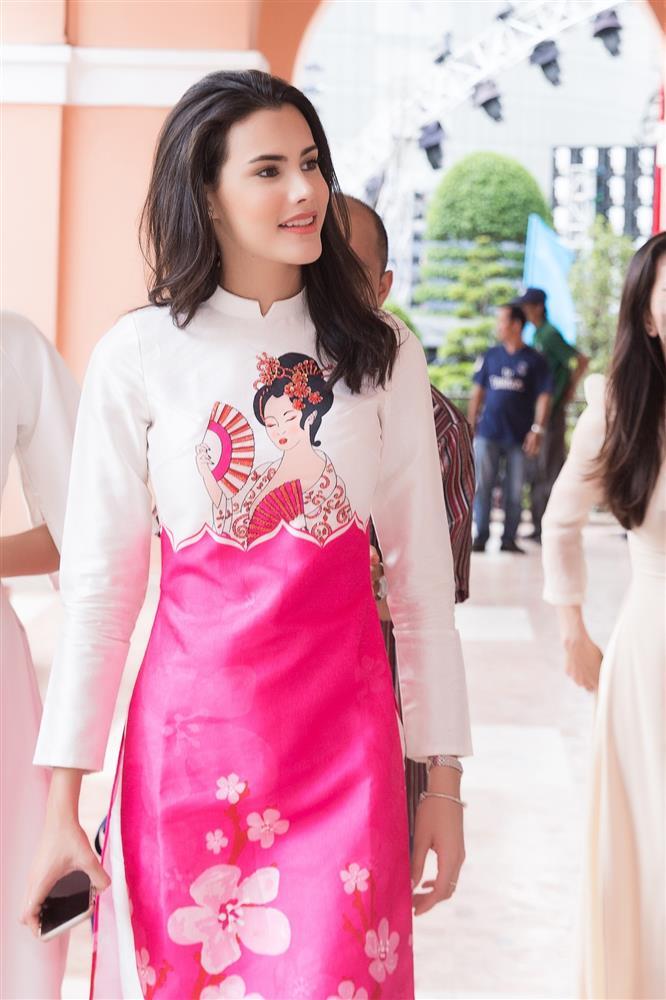 Miss World 2021 là mỹ nhân quốc tế mặc áo dài đẹp nhất khi sang Việt Nam-6
