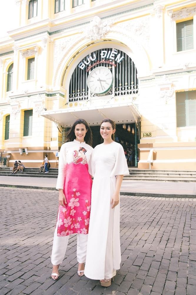 hoa-hau-quoc-te-mac-ao-dai-4.jpg