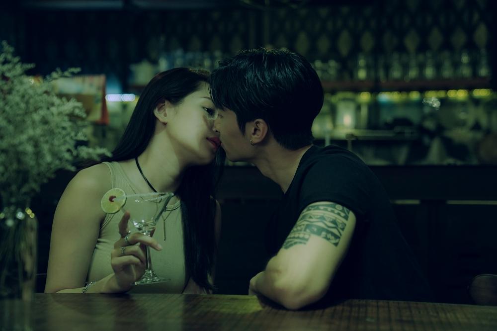 ‘Người tình màn ảnh’ mới của Chi Pu e dè khi đóng cảnh nóng-5